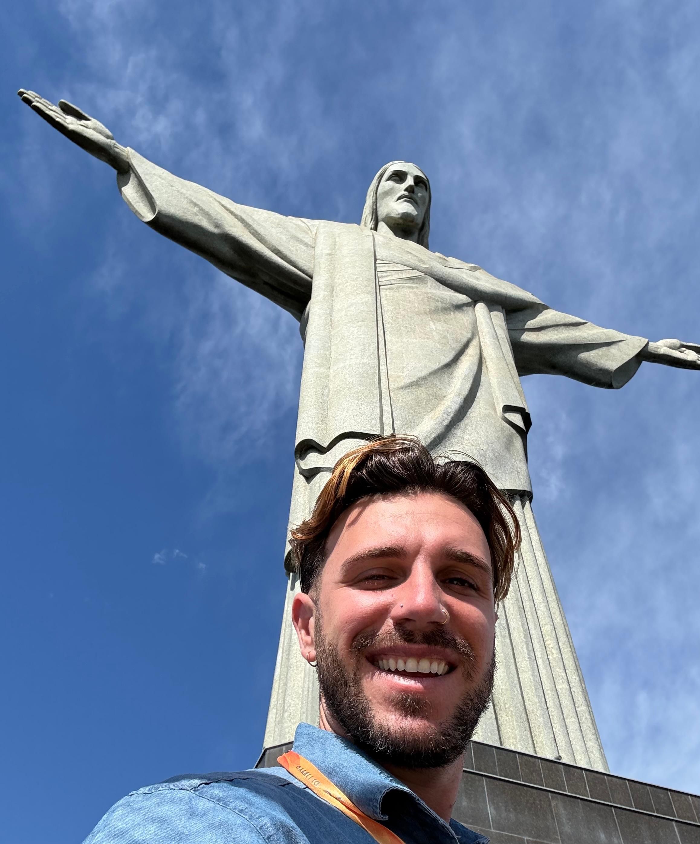 Francesco, guida italiana a Rio de Janeiro, davanti al Cristo Redentore