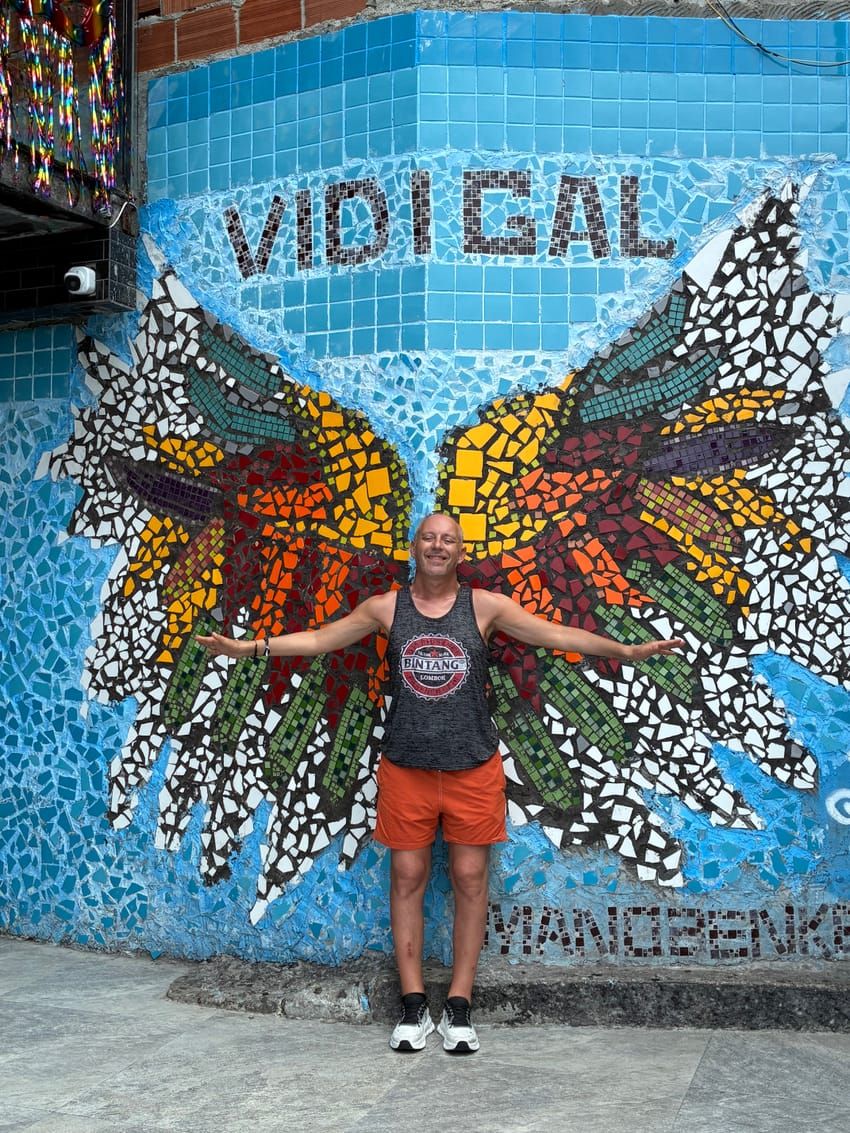 Mosaico "Vidigal" su una parete della comunità