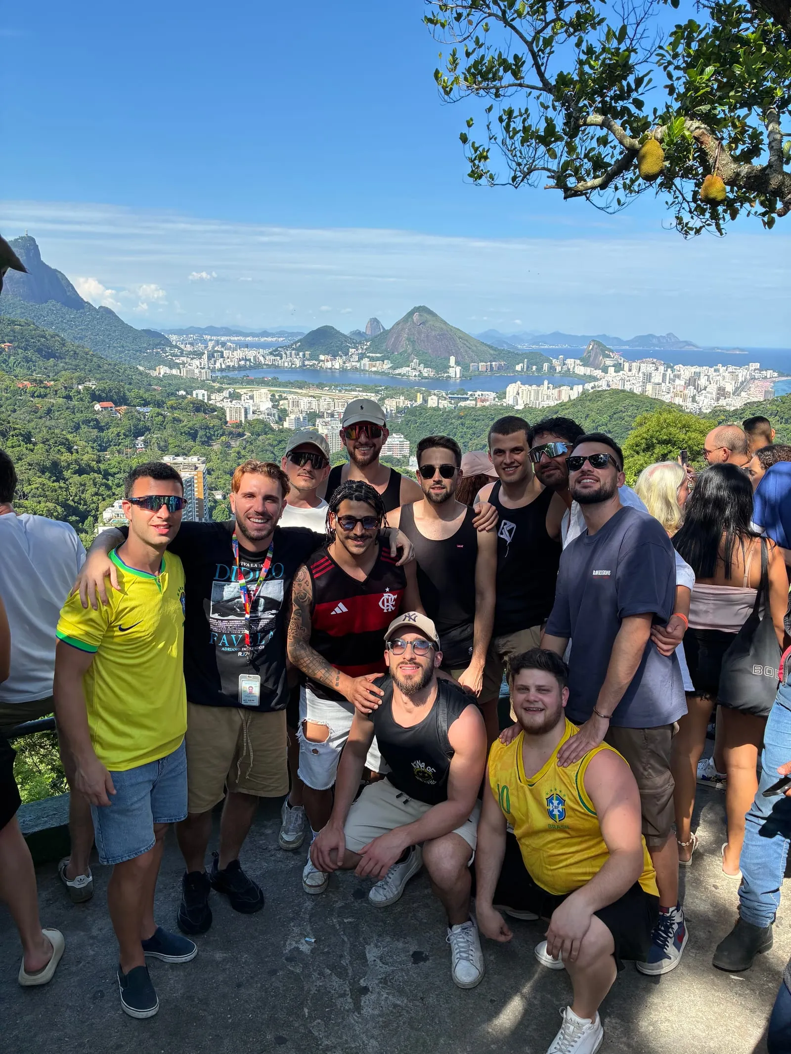 La discesa a piedi dentro la Rocinha